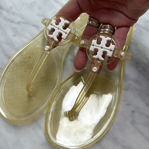 Tory Burch Clear Mini Miller Jelly Thong Sandal with White Monogram Size 8 - Picture 5 of 7